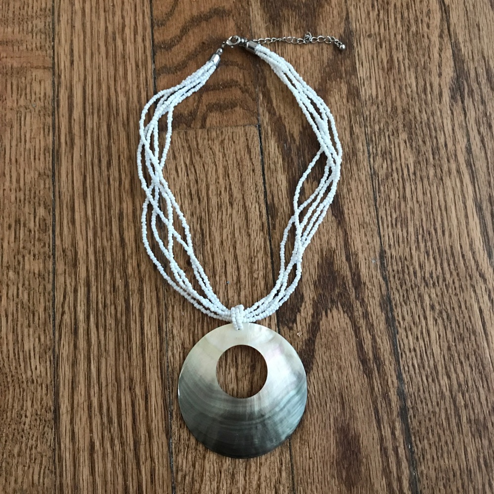Beautiful Shell Necklace - Picture 2 of 2